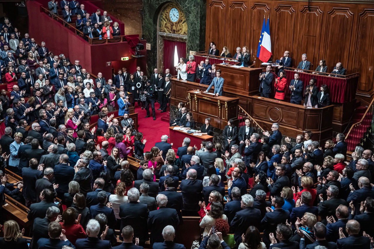 Já está França torna se no primeiro país do mundo a colocar o direito