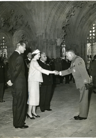 Isabel II monta a cavalo aos 92 anos